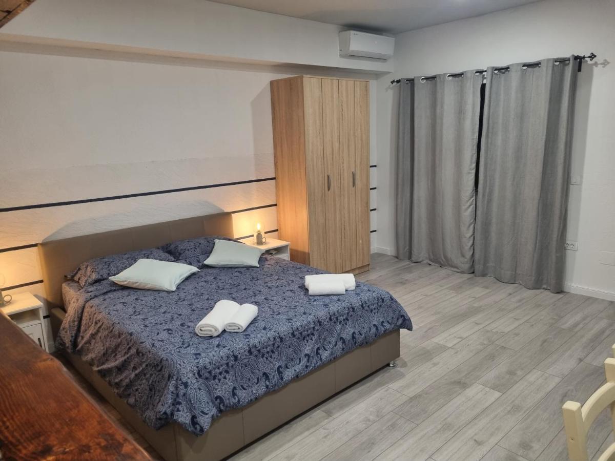 Rooms And Apartment Feral Rovinj Exterior foto