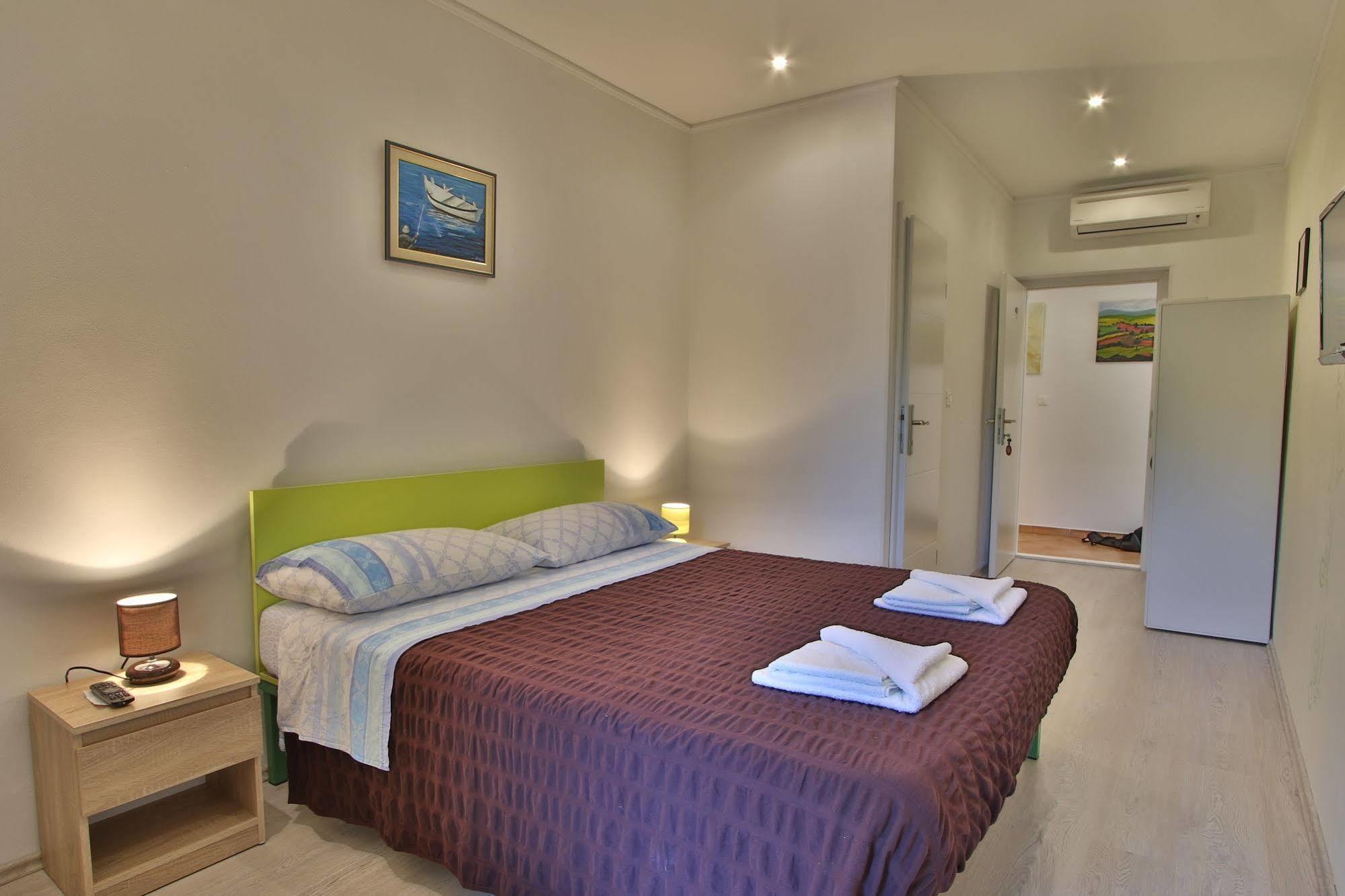 Rooms And Apartment Feral Rovinj Exterior foto